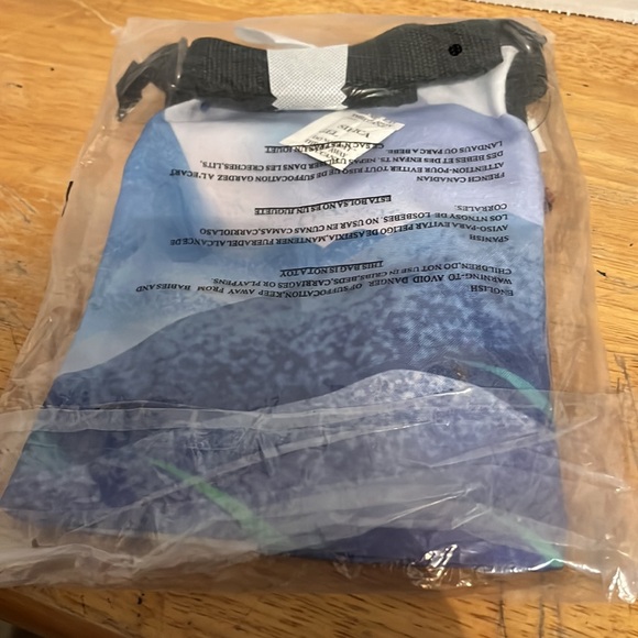 Disney Loungefly Mulan Chibi Passport bag. NWT - Picture 2 of 4